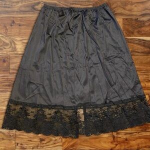 Vanity Fair Black A-Line Lace Hem Half Slip
